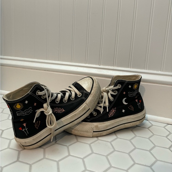 Embroidered Platform Converse - Picture 2 of 2